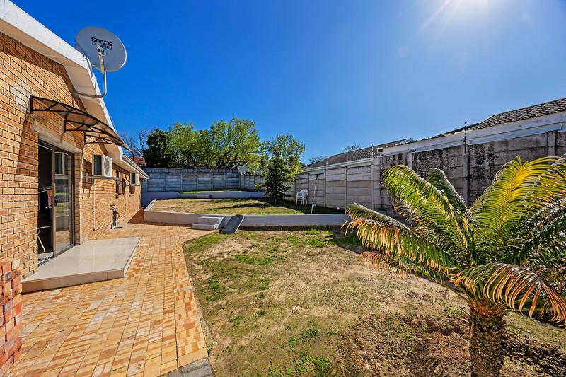 5 Bedroom Property for Sale in Bergsig Western Cape